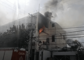 Un incendio consumió las instalaciones del Canal Del Sol y dejó al menos un muerto y otros cuatro heridos, según informes hasta el momento. 