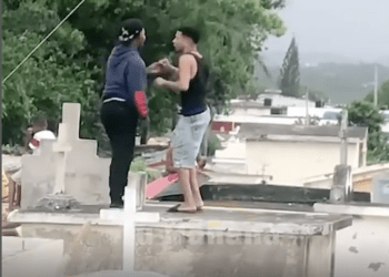 Cementerio se convierte en "campo de baile y de volar chichiguas"