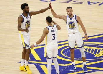 Victoria de Golden State ante Dallas Mavericks 126-117
