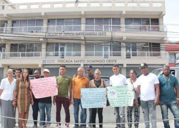 Denuncian agente PN involucrado en homicidio anda suelto pese a condena