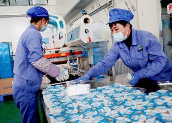 Economía China sufre mayor descenso desde 2020 por confinamientos estrictos