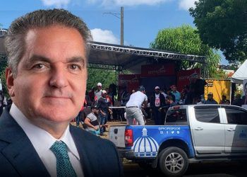 Camioneta Propeep entrega insumos para candidato UASD