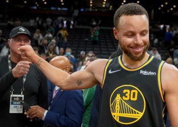 Curry y Warriors ganan título de la NBA