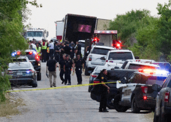 Sube a 50 cifra de migrantes fallecidos en tráiler de Texas