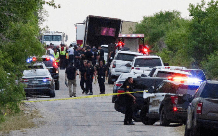 Sube a 50 cifra de migrantes fallecidos en tráiler de Texas