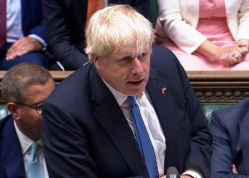 "Hasta la vista, baby", se despide primer ministro británico envuelto en escándalo sexual