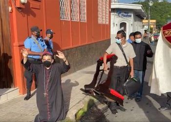 Policía de Nicaragua arresta al obispo Ronaldo Álvarez
