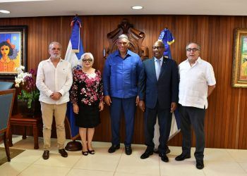 UASD respaldan agentes PN con becas y docentes