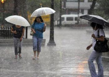 Sistema frontal provocará aguaceros con tronadas y ráfagas de viento