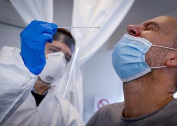 Cada semana mueren 1,500 personas por Covid en todo el mundo, según la OMS