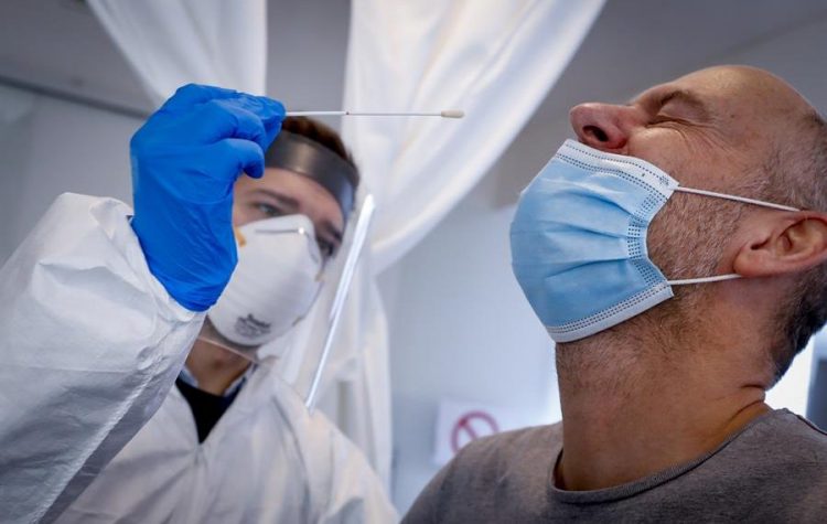 Cada semana mueren 1,500 personas por Covid en todo el mundo, según la OMS