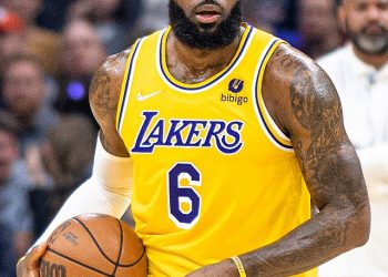 LeBron James confirma que jugará su temporada número 21 en la NBA