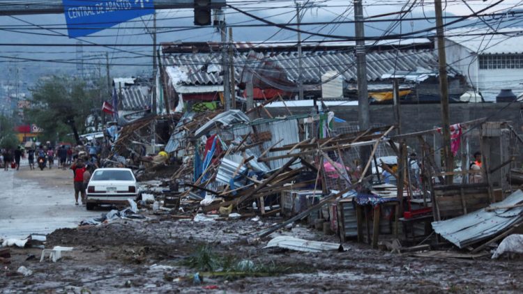 Asciende a 48 el número de fallecidos en México por el devastador huracán Otis