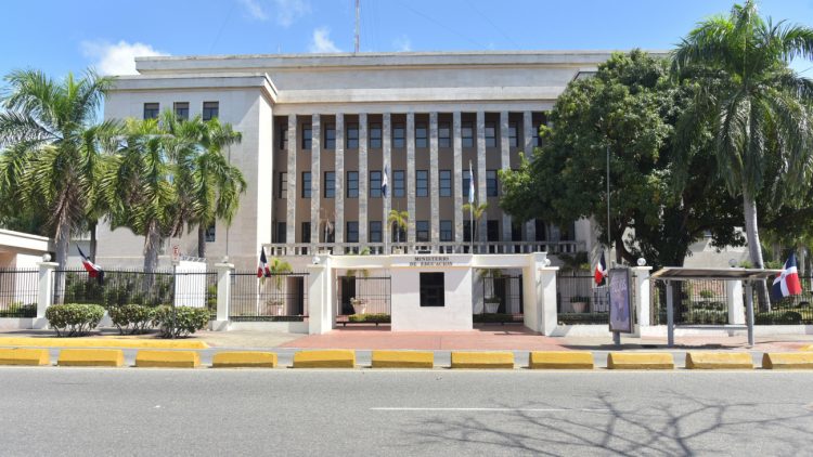 Ministerio de Educación extenderá el calendario escolar en la provincia Duarte