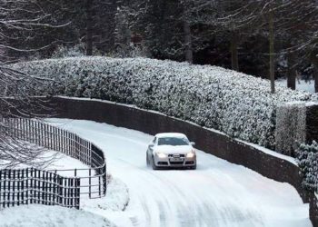 Nieve y hielo causan problemas en la circulación y el transporte aéreo en Europa