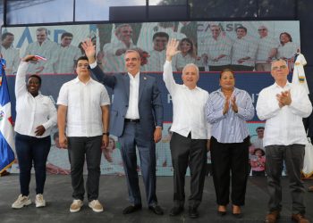 Abinader inaugura saneamiento de cañada Cachón Oeste en Santo Domingo Este