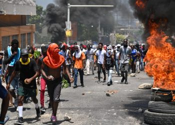Más de 20,000 personas huyen de Puerto Príncipe en 4 días por la violencia de pandillas, según la ONU