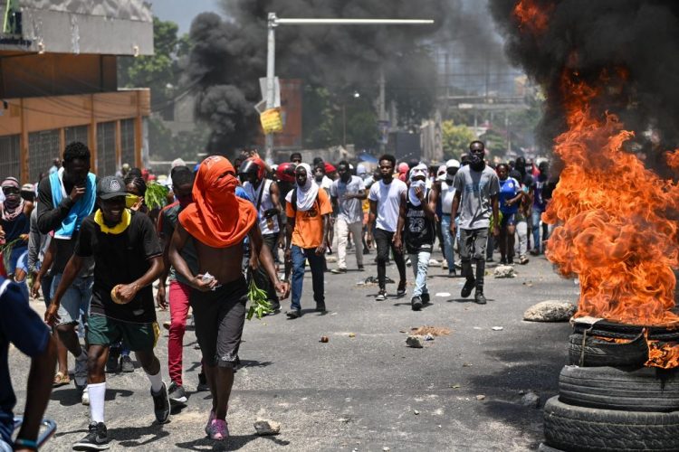 Más de 20,000 personas huyen de Puerto Príncipe en 4 días por la violencia de pandillas, según la ONU