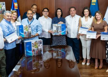 Raquel Arbaje entrega 42 dispositivos cocleares para beneficiar a niños con hipoacusia