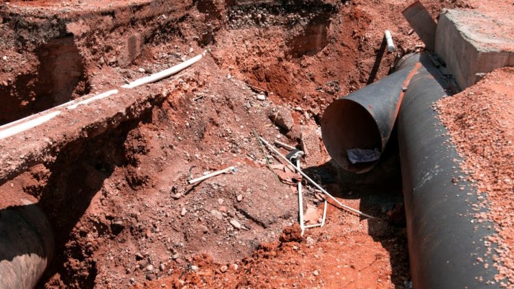 Reubicación de tuberías en la 27 de Febrero con Isabel Aguiar limitará servicio de agua potable