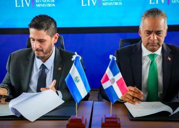 RD firma acuerdo con El Salvador para fortalecer cooperación en materia de hidrocarburos