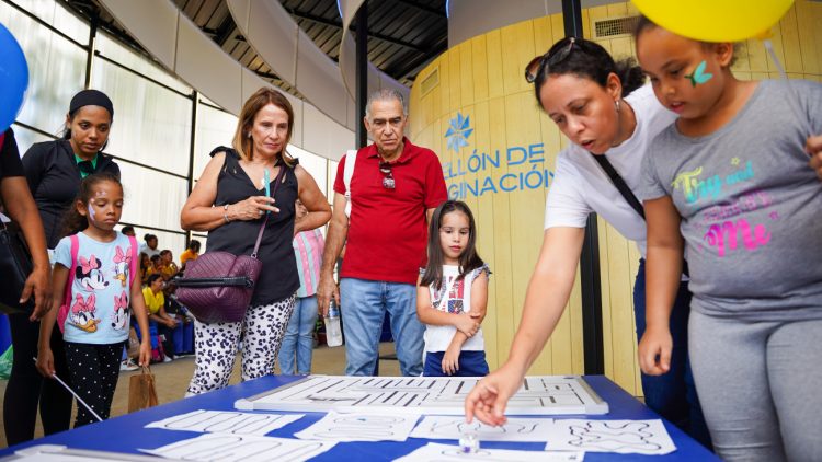 Feria del Libro cierra con ventas superiores a los RD$57 millones y más de 220 mil visitantes