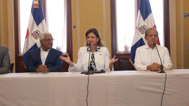 Vicepresidenta inicia entrega del Bono Navideño a juntas de vecinos de todo el país