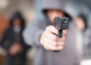 Hombre asaltado en la puerta de su casa en Los Guandules