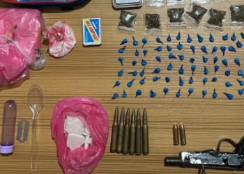 Arrestan a hombre por posesión de armas y drogas en Villa González