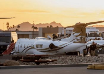 Choque de aviones privados en Arizona deja un muerto