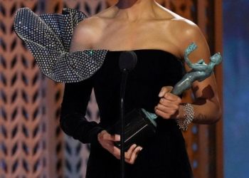 Zoe Saldaña se lleva el SAG Award a Mejor Actriz de Reparto por “Emilia Pérez”