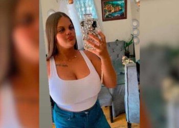 Mujer de 22 años es asesinada a tiros por su pareja en Santiago