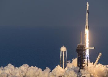 Astronautas atrapados en la EEI regresarán mañana
