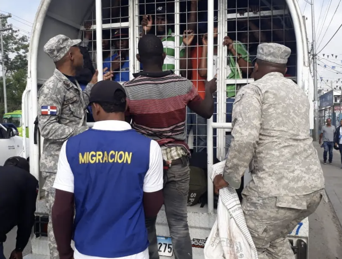 Amnistía Internacional pide derogar protocolo hospitalario contra haitianos