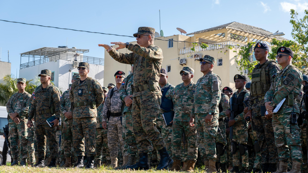 Ministro de Defensa visita Friusa y Mata Mosquito para supervisar operaciones de seguridad