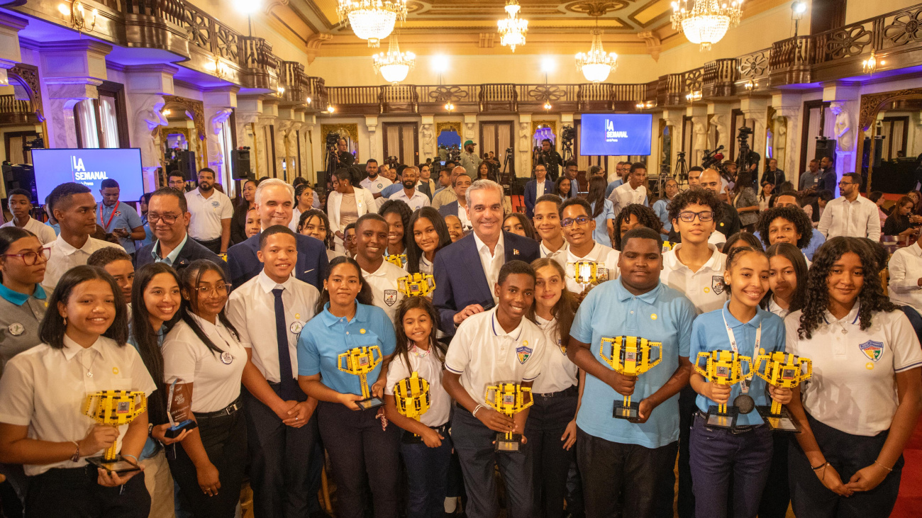 Presidente Abinader destaca triunfos de estudiantes en competencias STEAM