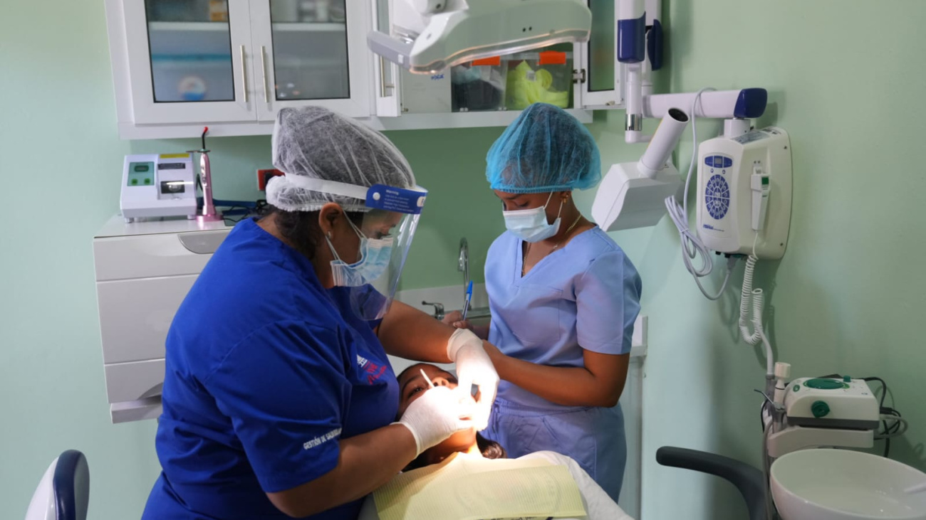 Inabie amplía servicios bucales gratuitos con 54 módulos fijos en escuelas