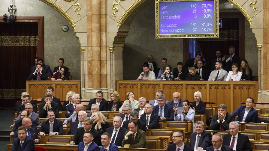Hungría prohíbe eventos públicos LGBTQ+ tras nueva enmienda constitucional