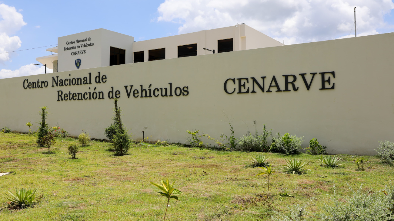 Presidente Abinader inaugura Centro Nacional de Retención de Vehículos en SDO