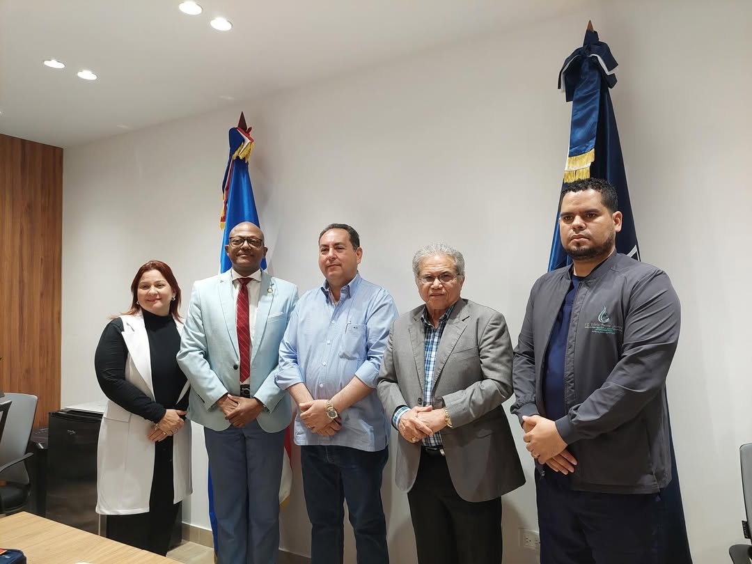 Colegio Médico y SNS se reúnen tras dos días de huelga por cancelaciones de galenos