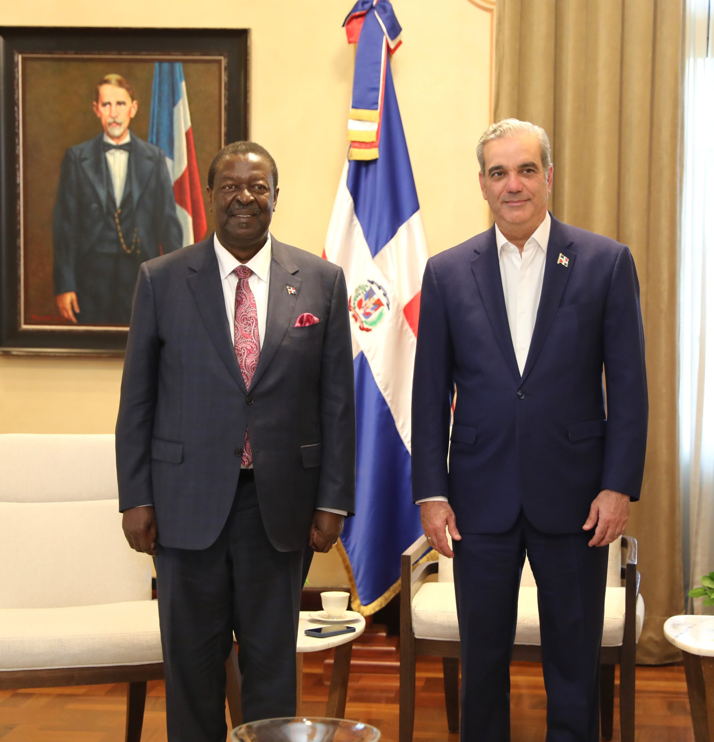 Presidente Abinader recibe una visita de cortesía del canciller de Kenia