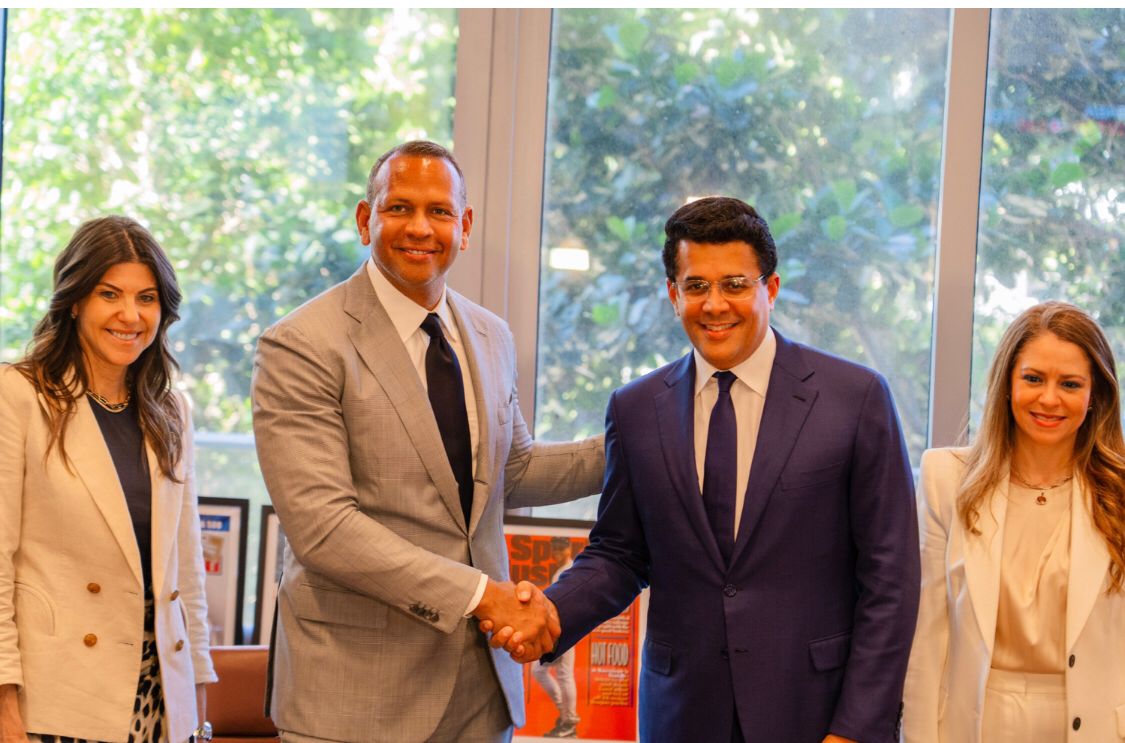 David Collado y Alex Rodríguez anuncian inversión de mil millones de dólares en Playa Grande