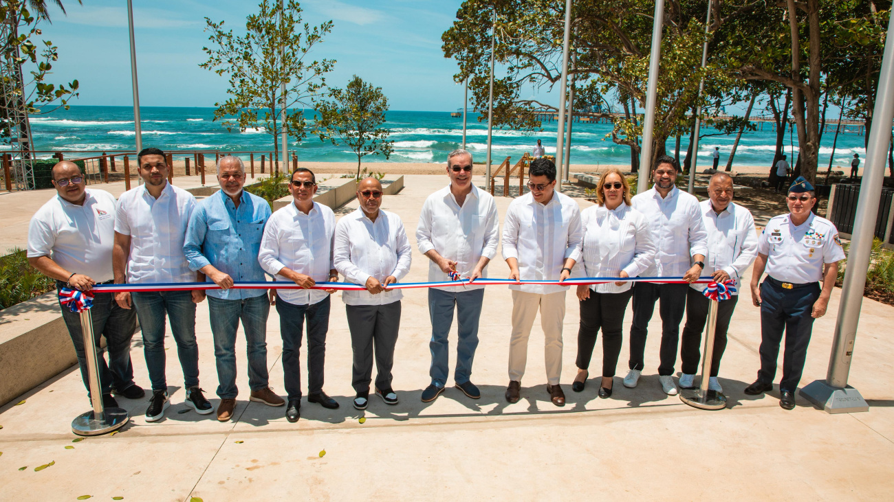 Luis Abinader y David Collado inauguran Malecón de Haina con inversión de RD$107 millones