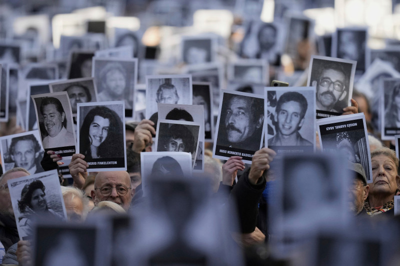 Llevarán a juicio a 10 implicados en el atentado contra la AMIA en Argentina