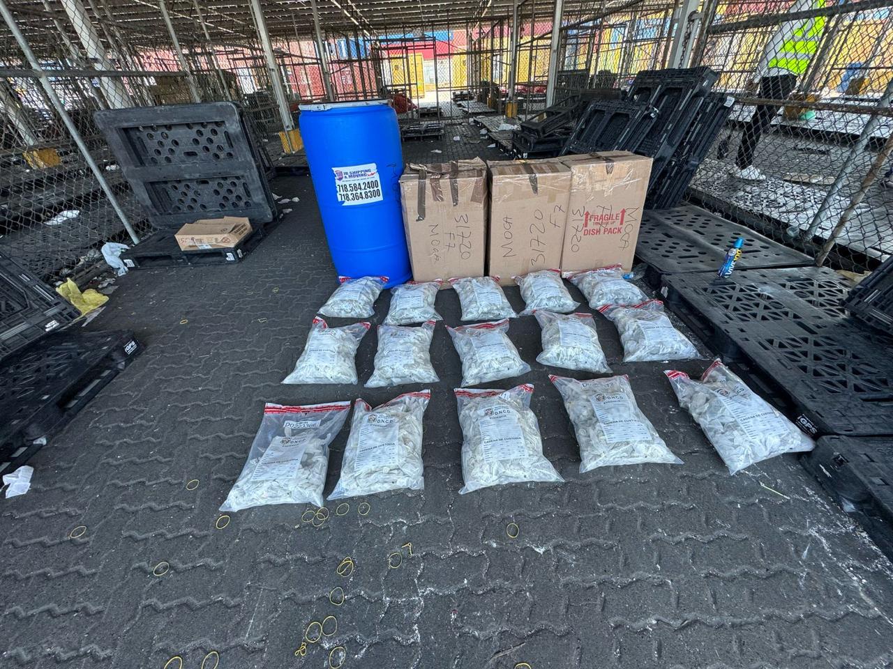 Incautan más de 700 guantes quirúrgicos llenos de marihuana ocultos en pañales