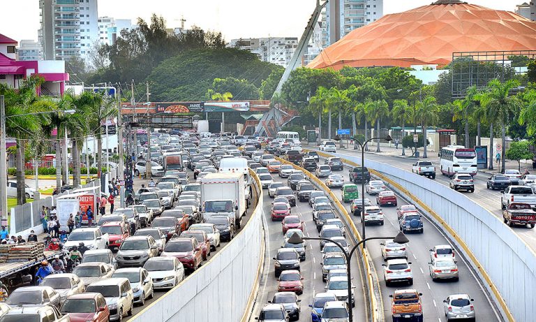 Gobierno realizará cambio de horario en sector público para mejorar el tránsito