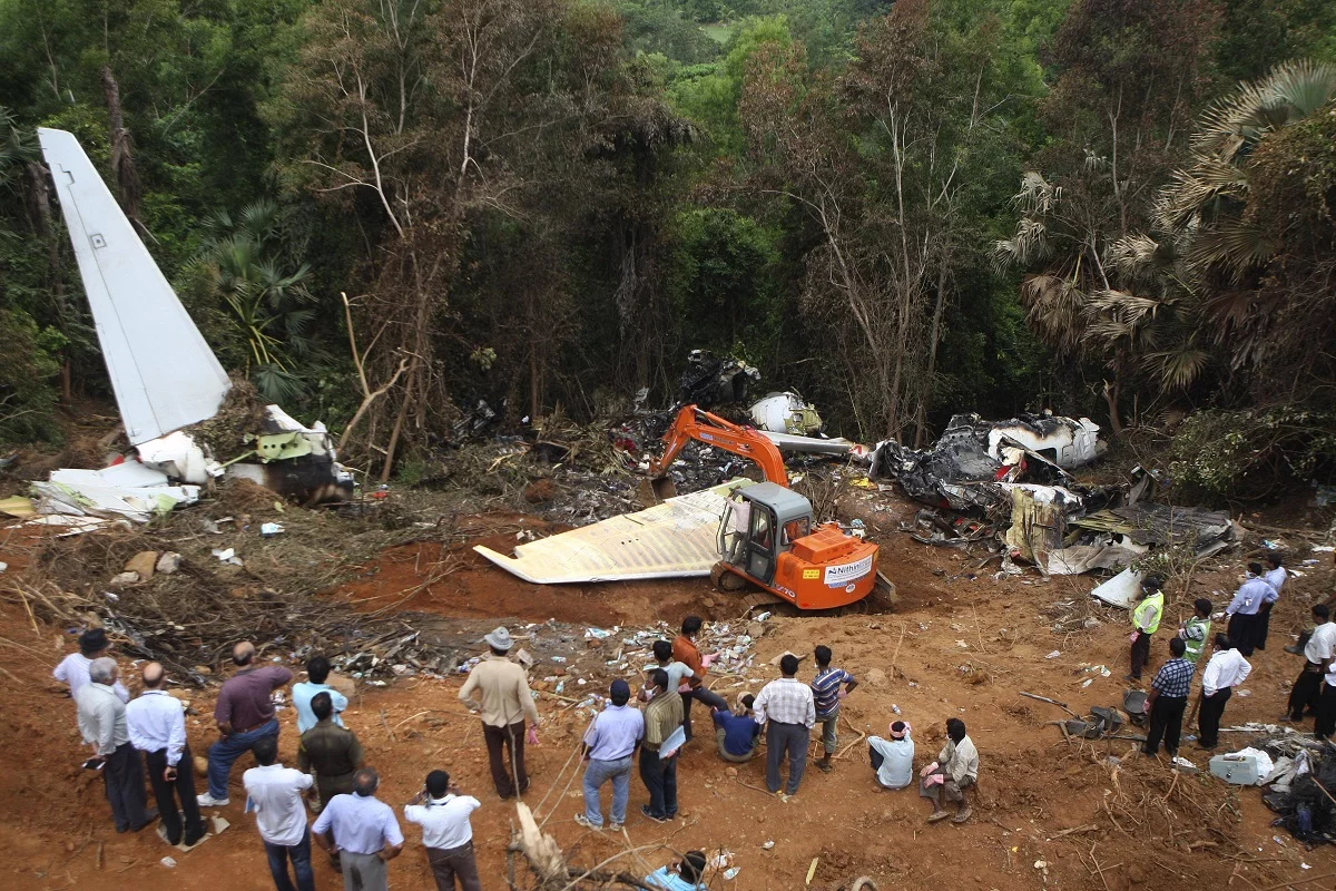 Al menos 265 cuerpos han sido recuperados tras accidente del avión de Air India