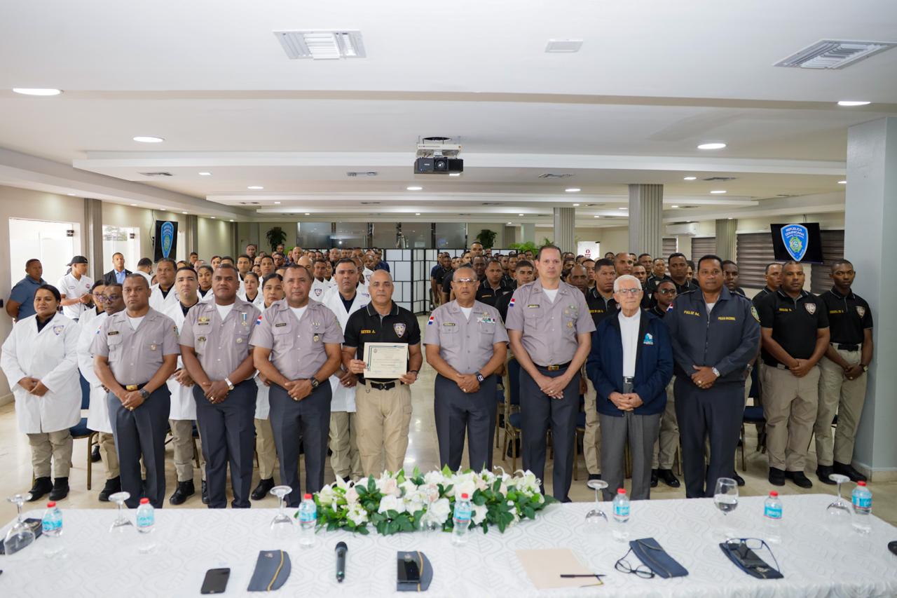 Policía Nacional gradúa a 58 nuevos técnicos en criminalística y escena del crimen