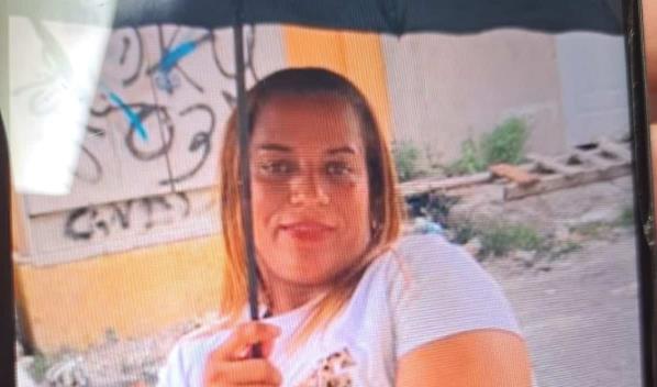 Hombre asesina a su pareja e hijastro y muere bajo custodia policial