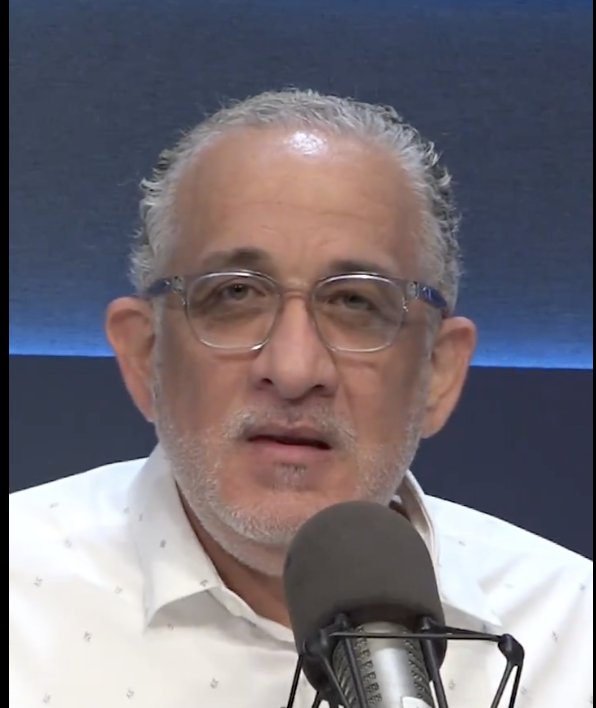 “¿Ustedes no vieron al presidente haciendo chistes?” Najib Chahede le cae arriba a Abinader